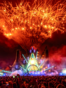 Náhledový obrázek k článku FOTO: Vesmírný Let It Roll přistál na břehu jezera. Festival se zabydlel v Mostě