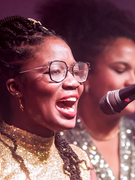 Náhledový obrázek k článku NAŽIVO: Malostranské souznění s Jamajkou. Donnoya Drake se obklopila česko-britskou kapelou