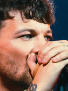 Náhledový obrázek k článku NAŽIVO: Louise Tomlinsona vítal řev. Hvězda One Direction uspokojila i rodiče