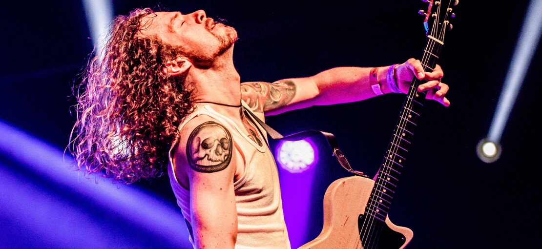 Obrázek k článku Od hraní se Stingem k divokému rocku. Rufus Miller vyráží na české turné