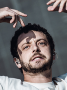 Náhledový obrázek k článku Sebevražedný oddíl na Rock for People. Grandson se stal překvapivou hvězdou