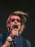 Náhledový obrázek k článku Nadržený zářící diamant z Eagles of Death Metal: „Chci, aby tohle byl nejlepší článek všech dob!“