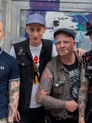 Náhledový obrázek k článku RECENZE: Staří pryč. Na vykřičnících dělají The Fialky radost českému punku