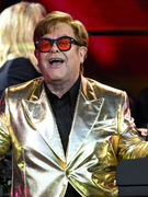 Náhledový obrázek k článku GLOSA: Životní koncert Eltona Johna. Rocket Man odnesl Glastonbury do vesmíru