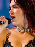 Náhledový obrázek k článku Dua Lipa zazpívala hit Ewy Farne. Vyprodanou halu nadchla češtinou