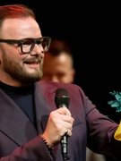 Náhledový obrázek k článku Peklo vánočních písní #6: Smigmator nebo Sinatra? Toť závěrečná skřítkova otázka