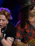 Náhledový obrázek k článku Axl míří do Hradce. Festivalu Rock for People popřejí k narozeninám Guns N’ Roses