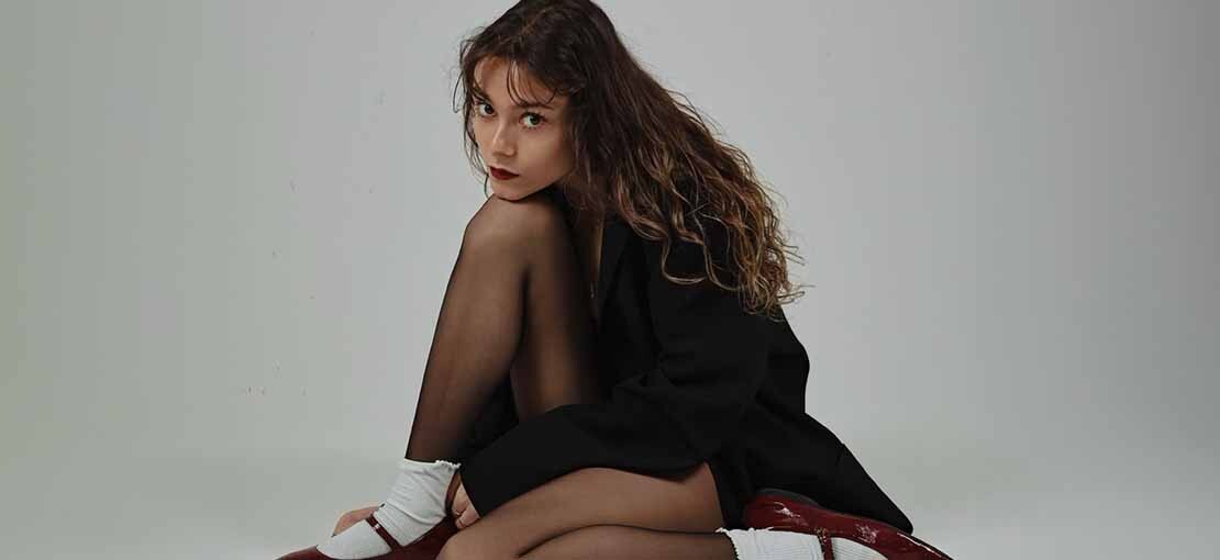 Obrázek k článku Marie April: Z námořní akademie jsem odešla kvůli hudbě. I smutné písně jsou cool