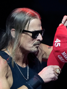 Náhledový obrázek k článku HOBITÍN: Kid Rock není Tomáš Ortel. Ale kvůli Trumpovi ho vypískali