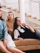 Náhledový obrázek k článku RECENZE: Sestry Haimovy na rozchodovém albu překypují  energií. Styly jsou jim jedno