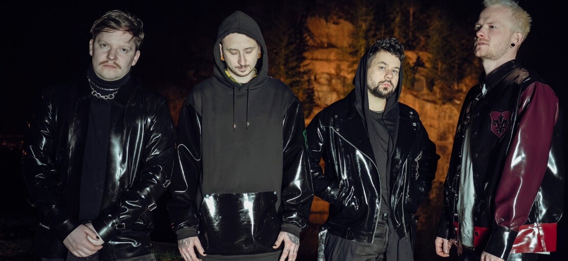 Obrázek k článku PREMIÉRA: Fall From Everest balancují na skalní římse. Zažívají bouři i nicotu