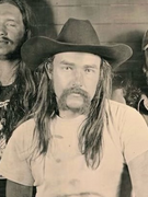 Náhledový obrázek k článku Pravnuk Hanka Williamse si bere inspiraci od Lemmyho. Chystá říznou country show