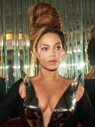 Náhledový obrázek k článku Příliš sexy, aby žádala o svolení? Beyoncé obvinění kapely Right Said Fred odmítá