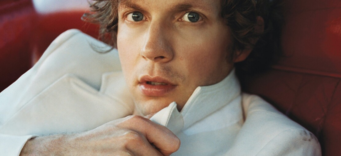 Obrázek k článku RECENZE: Jako dopis psaný šeptem. Beck přezpíval písně plné smutku