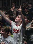 Náhledový obrázek k článku TÉMA: Hardcore ve světlech reflektorů. Když subkulturu dostihnou ceny a vyprodané haly