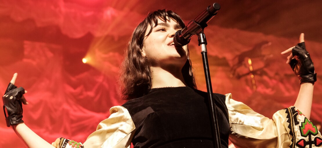 Obrázek k článku NAŽIVO: Britská dívčí senzace The Last Dinner Party předvedla vzrušující show. Překvapila i připravené