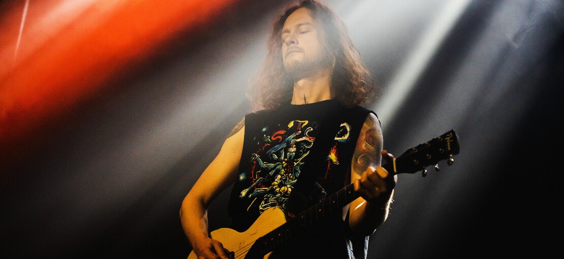 Obrázek k článku NAŽIVO: Rufus Miller je strhující živel. Struny i hlasivky ždímal na dřeň