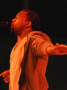 Náhledový obrázek k článku Glosa: Proč chce být Kanye West uctíván jako král hudebního průmyslu?