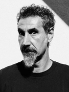 Náhledový obrázek k článku RECENZE: Ze Serje Tankiana vyprchává toxicita. Zraje noblesně a bez křiku