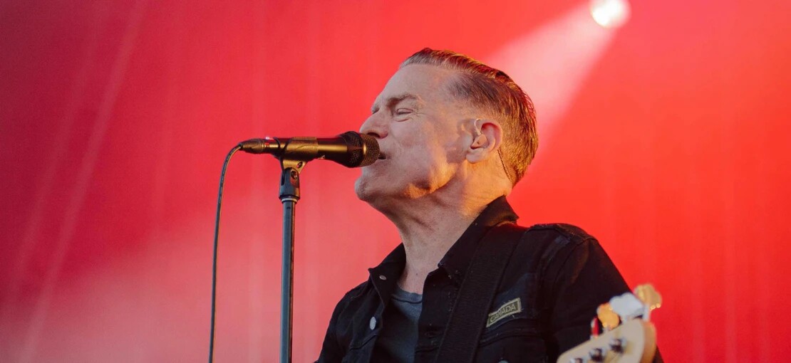 Obrázek k článku Bryan Adams se obnaží na kost. Odehraje jedinečný koncert v Janáčkově divadle