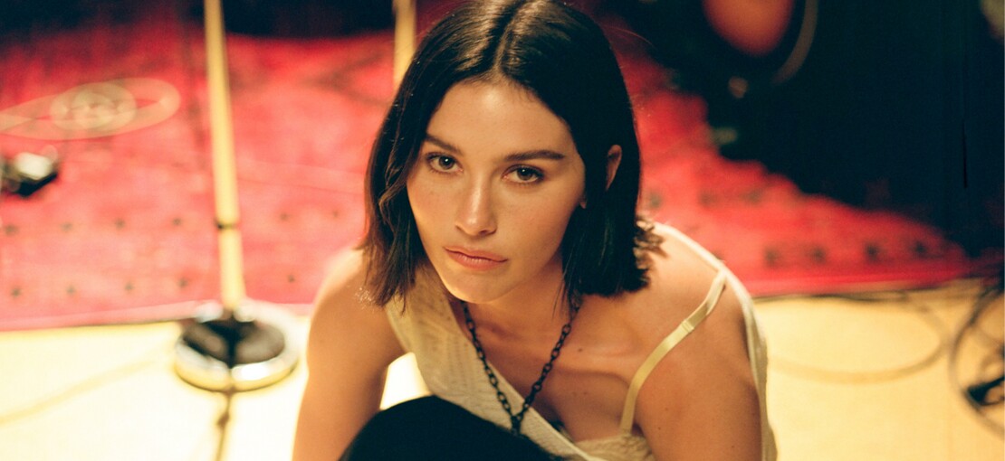 Obrázek k článku Příběh Gracie Abrams. Dcera slavných rodičů zatraceně dobře zpívá