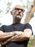 Náhledový obrázek k článku RECENZE: Mobyho óda na ticho. Medituje o přežití v chaosu