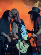 Náhledový obrázek k článku Guns N’ Roses s Davem Grohlem přetáhli večerku. Odstřihli je