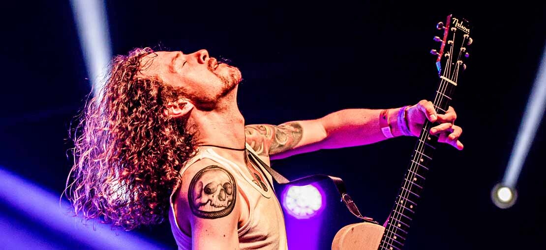 Obrázek k článku Od Stinga do Klánovic.  „Do Česka se vracím rád. Lidi tu hudbě naslouchají,“ říká Rufus Miller