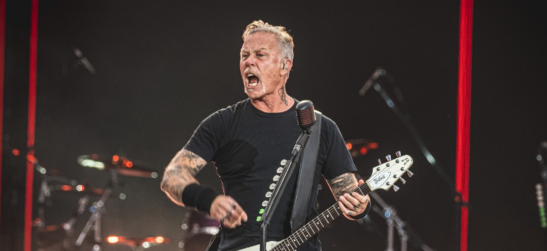 Obrázek k článku Precizní Metallica měla plno, přetahovala a lidé ji odmítali pustit z pódia