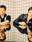 Náhledový obrázek k článku Foster the People přiváží Trojského koně. Rozverné melodie ukrývají vážná témata