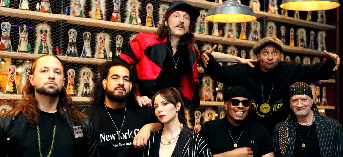 Obrázek k článku RECENZE: Gogol Bordello to myslí vážně. Ukrajinské motivy dávají albu sílu