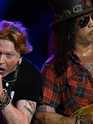 Náhledový obrázek k článku „Axl byl ve vrcholné formě.“  Guns N’ Roses odmítají kritiku po Glastonbury