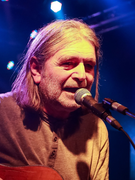 Náhledový obrázek k článku RECENZE: Záviš opět válí. Tentokrát se zaměřil na pohlavní styk draka s babiznou