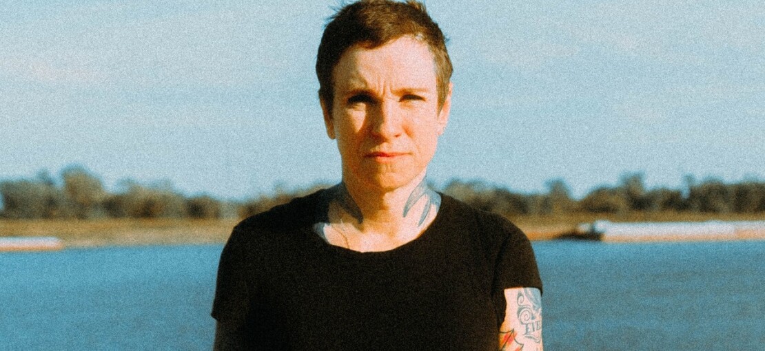 Obrázek k článku RECENZE: Z punkového zpěváka zpěvačkou. Laura Jane Grace natočila silnou zpověď