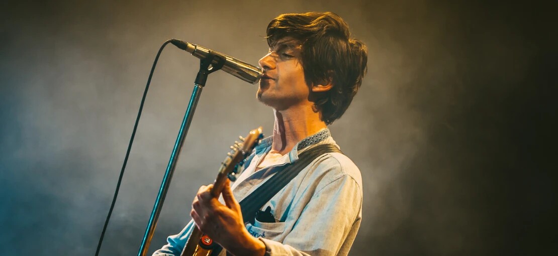 Obrázek k článku Arctic Monkeys mají po čtyřech letech novou píseň. Pomůže dětem zasaženým válkou