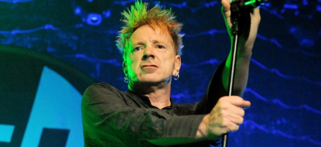 Obrázek k článku Johnny Rotten se ostře pustil do nového zpěváka Pistolí: „Je to loutka, co dělá karaoke!“