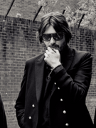 Náhledový obrázek k článku RECENZE: Kritické myšlení je v čudu. Manic Street Preachers stvořili skvělé album z obav