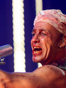 Náhledový obrázek k článku Zpěvák Rammstein slaví šedesátiny. Pohoršení budil už název jeho první kapely