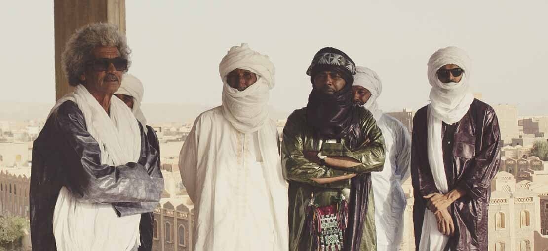 Obrázek k článku Příběh hudby plné bolesti. Jak si svět zamiloval tuarežské chlápky s kalašnikem na zádech