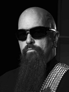 Náhledový obrázek k článku RECENZE: Maniakální Kerry King je nejlepší, když vystoupí z černého stínu Slayer