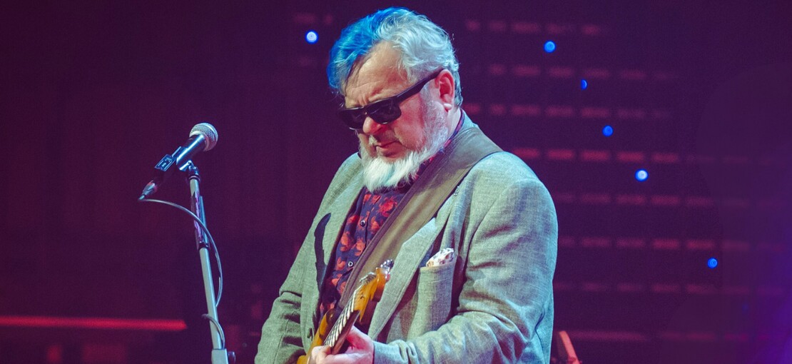 Obrázek k článku GLOSA: Doteky smrtelnosti. A odvaha výjimečných koncertů Michala Pavlíčka