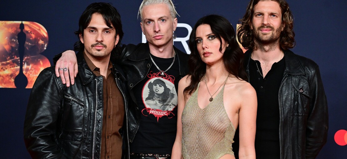 Obrázek k článku Zpěvačka Wolf Alice šla na ceremoniál odvážně. Britská kapela roku míří na Rock for People