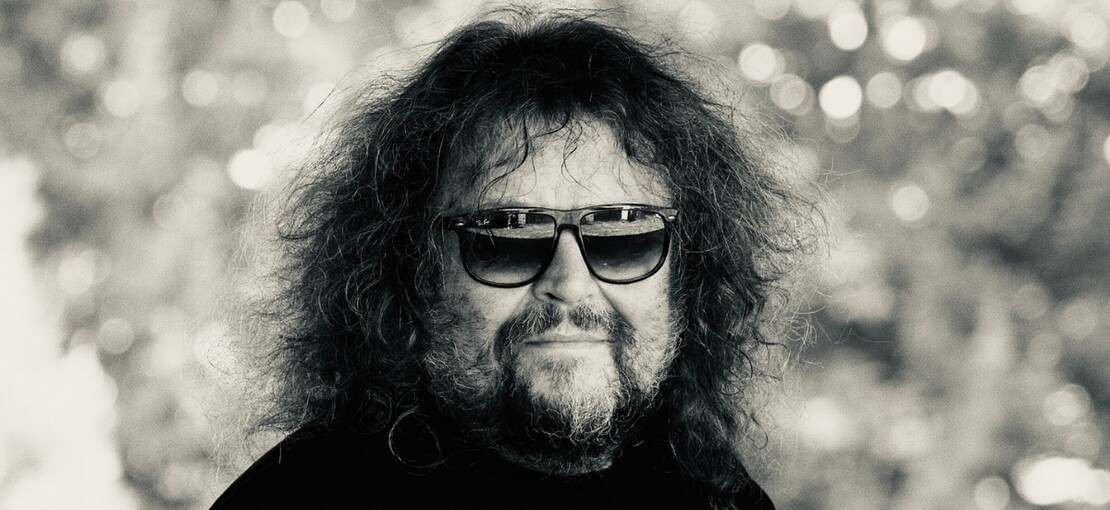 Obrázek k článku PREMIÉRA: Roman Holý se brání ďáblovi rohlíkem, pribináčkem i Foglarem