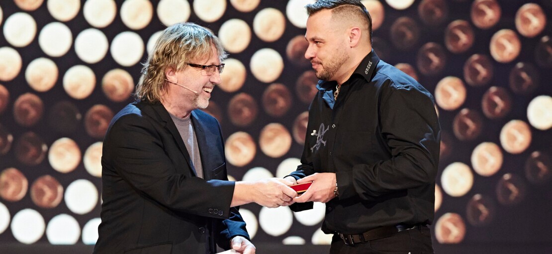 Obrázek k článku GLOSA: Dalibor Janda a Ortel si poměřili Slavíky. Jeden trpěl komunismem, druhý svobodou