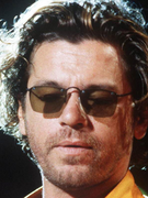 Náhledový obrázek k článku Pád do temnot Michaele Hutchence. Příběh zmařeného talentu, který zářil příliš krátce