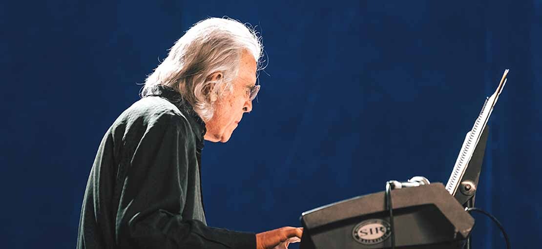 Obrázek k článku S posvěcením mistra. Philip Glass Ensemble přivezou ten nejvěrnější minimalismus