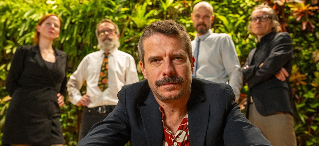 Obrázek k článku PREMIÉRA: S terčem na zádech. Frontman Nauzea Orchestra běží o život