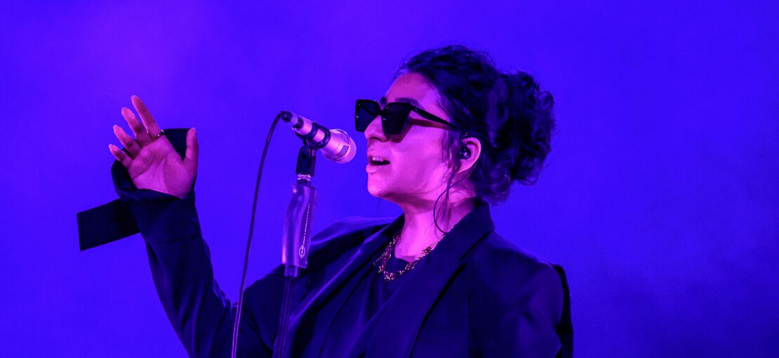 Obrázek k článku NAŽIVO: Arooj Aftab Prahu unesla na vlnách pouštního jazzu a whiskey