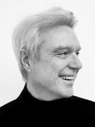 Náhledový obrázek k článku Americkou utopii vystřídala nebesa. David Byrne se vrátí do Prahy