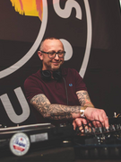 Náhledový obrázek k článku Kmotr českého ska Buqičák slaví: „Poslouchejte hudbu a ne rasistický bláboly“